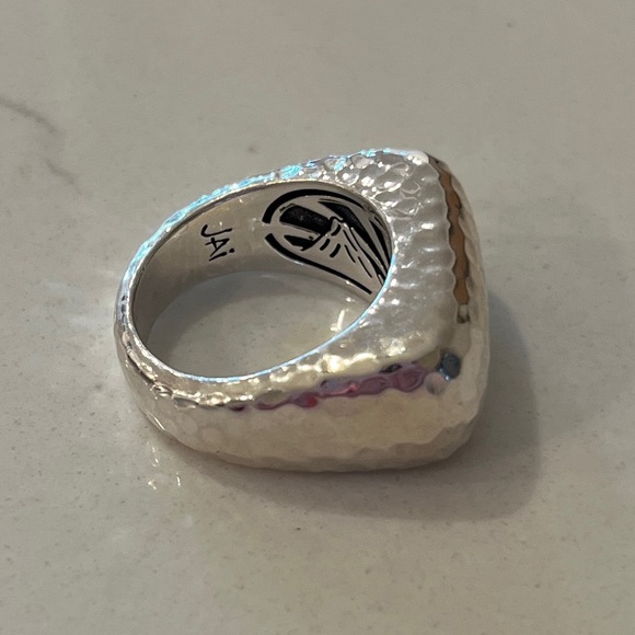 Jai by John Hardy Hammered Rectangle Dome Ring. Size 7. - Picture 1 of 7
